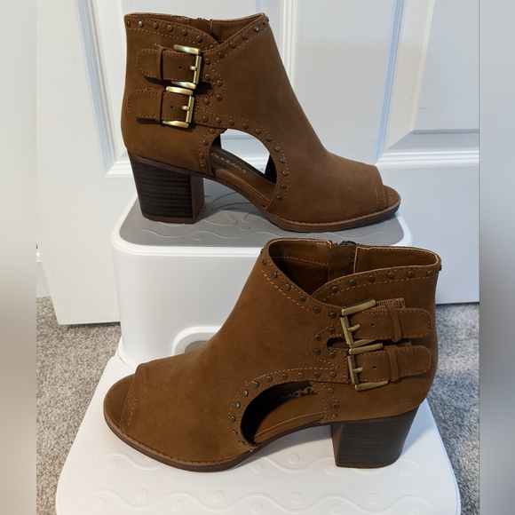 Dirty Laundry Shoes - Dirty Laundry Peep Toe Brown Suede Booties size 8